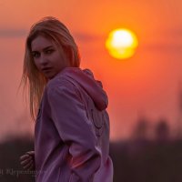 Портрет девушки на закате весеннего дня :: Анатолий Клепешнёв