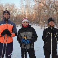 Весёлые лыжники из  Майкудука. :: Андрей Хлопонин