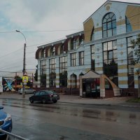 Новостройки в старом  районе  города :: Валентин Семчишин