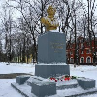 Великие Луки. Памятник А.С. Пушкину... :: Владимир Павлов