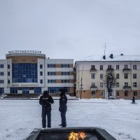 Полиция возле Вечного огня :: Юлия Денискина
