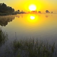Утро над озером. :: Анатолий Борисов