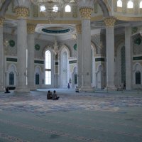 Намаз в  Белой  Мечети... :: Андрей Хлопонин