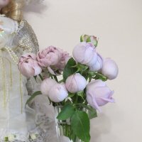 Пионовидные розы в рюмке. :: Татьяна Гнездилова