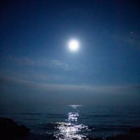 Луна на море :: Сергей Скорик