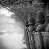 Туман, дорога, покосившаяся ограда :: Магомед .