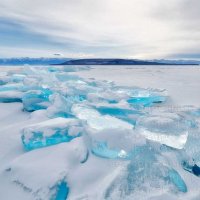 Голубые глаза Байкальского льда... Где-то в середине Байкала . :: Татьяна Дубровина