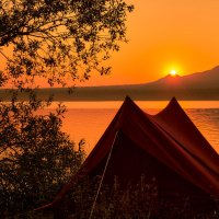 Красная палатка. :: Василий Дворецкий
