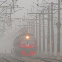 Электричка в тумане :: Андрей Снегерёв