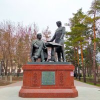 Памятник Шокану Валиханову и Григорию Потанину. Павлодар. :: Динара Каймиденова
