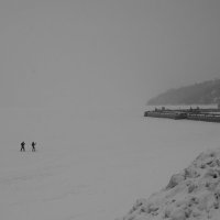 Лыжники на Волге :: Сергей Крылов