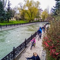 Весенняя велопрогулка над рекой :: Юрий Яловенко