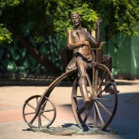 Памятник изобретателю велосипеда Ефиму Артамонову :: Артём Мирный / Artyom Mirniy