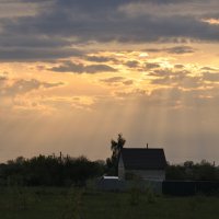 Закат в тучах :: Виталий Иванов