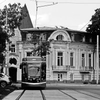 Новый трамвай, старый городок :: M Marikfoto