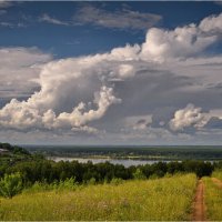 "Стремительные облака над рекой"© :: Владимир Макаров