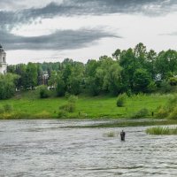 Рыбак в реке Ока :: Георгий А