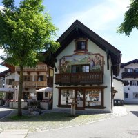 Небольшой городок Миттенвальд (Mittenwald), прильнувший к подножью баварских Альп....... :: Galina Dzubina