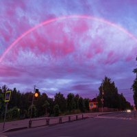 Ночная красная радуга на улицах Ухты,два часа ночи :: Николай Зиновьев