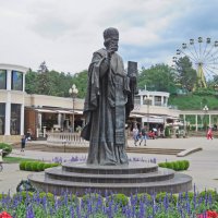 Скульптура Николая Чудотворца На Курортном бульваре Кисловодска :: ИРЭН@ .
