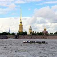 Вид на Петропавловскую крепость :: Валерий Новиков