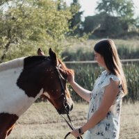 Девушка и лошадь :: Зинаида Кузьменко