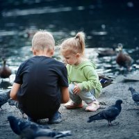 Дети и птицы :: Николай Кандауров