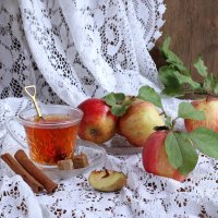 Натюрморт с яблоками :: Irene Irene