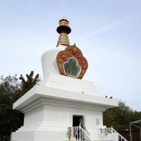 Ступа Просветления со статуей Будды :: Ольга Довженко