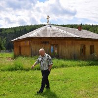 Местные жители восстанавливают церковь :: Александр Рыжов