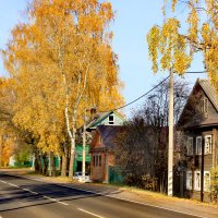 Осень на Ленинградской улице :: Сергей Кочнев