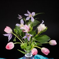 Тюльпаны в японской вазе :: Ольга Бекетова