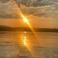 Восход солнца на Жигулевском море :: Нина Колгатина 