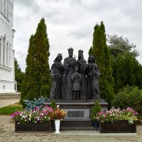 Памятник семье императора Николая Второго в Дивеево :: Алексей Р.