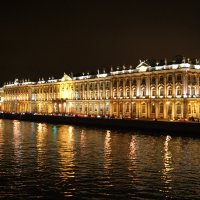 Зимний дворец в ночном свете :: Юлия Фотолюбитель