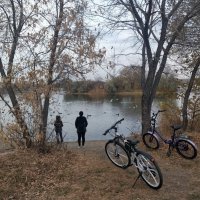 Осенний день,на велосипедах :: Андрей Хлопонин