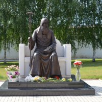Памятник Патриарху Иову в Старицком монастыре. :: Oleg4618 Шутченко