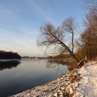 Тишина на зимней реке :: Андрей Снегерёв