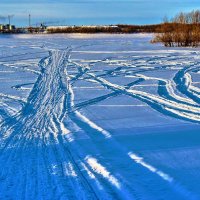 Январь...Река. Рас\\чертили снегоходы! :: Владимир 