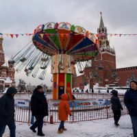 Прогулка по новогодней ярмарке :: Сергей Золотавин
