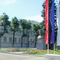 Памятник земляку ульяновцев :: Raduzka (Надежда Веркина)