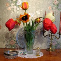 Тюльпаны в вазе :: Нина Колгатина 