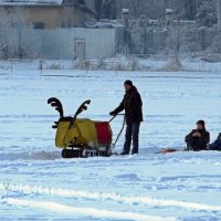 Катание по льду озера :: Вера Щукина