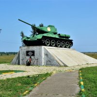 Батайск. Памятник танку Т - 34. :: Пётр Чернега