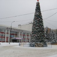 Елка на Центральной площади в  Тольятти :: Нина Колгатина 