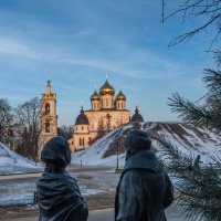 Уже почти 20 лет они смотрят на Успенский собор. :: Анатолий. Chesnavik.