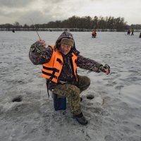 Рыбалка в феврале на Десне :: Евгений 