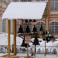 Интерьер с колоколами в Александро-Невской Лавре. :: Светлана Калмыкова