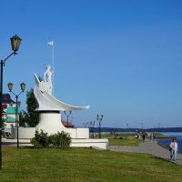 Скульптура  "Онего"на Онежской набережной :: Ольга 