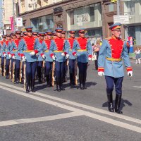 Идёт солдат по городу. :: Валерий Пославский